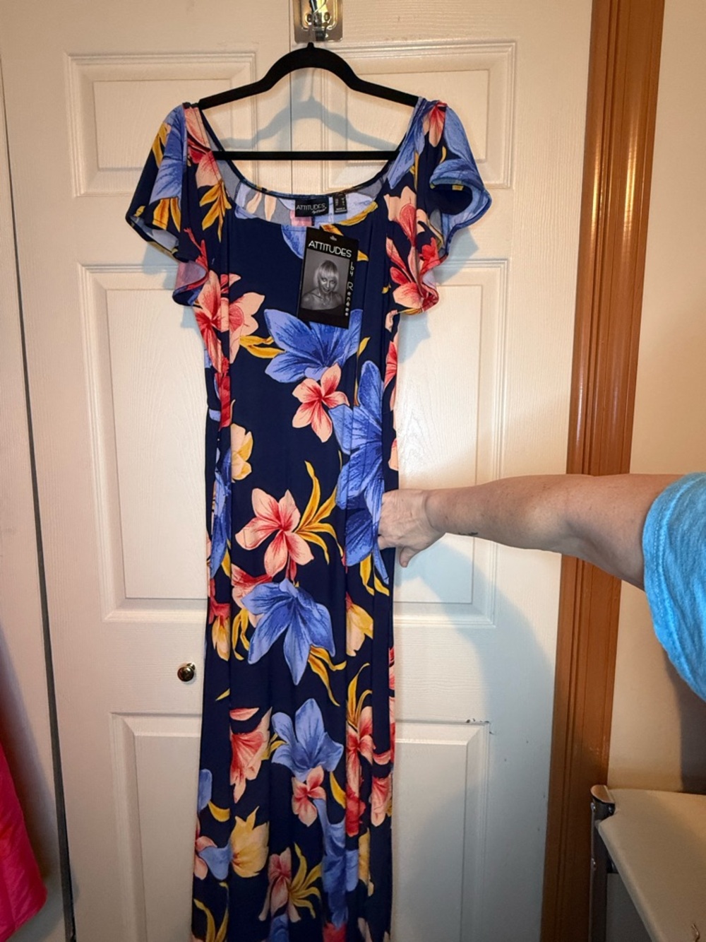 Stunning Attitudes by Renee Floral Maxi Dress with Flutter Sleeves and Pockets-M